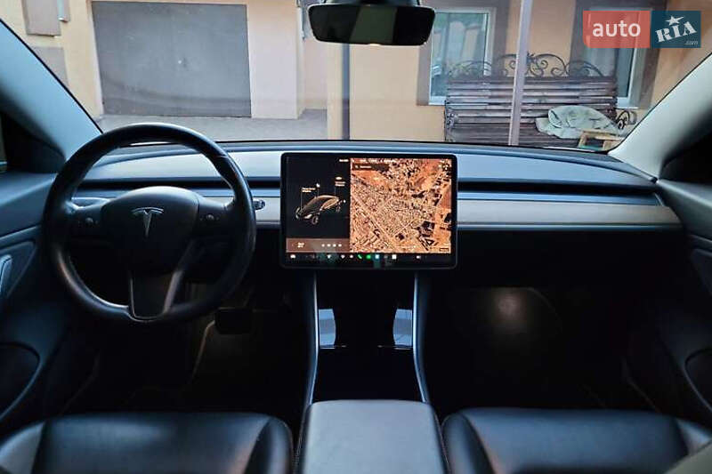 Седан Tesla Model 3 2019 в Києві