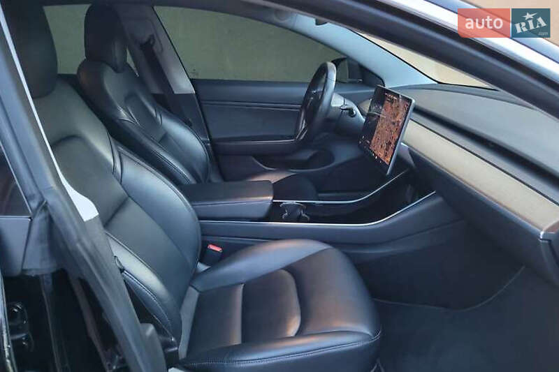 Седан Tesla Model 3 2019 в Києві