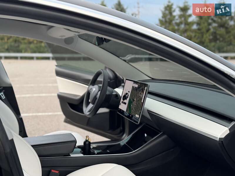 Седан Tesla Model 3 2020 в Киеве