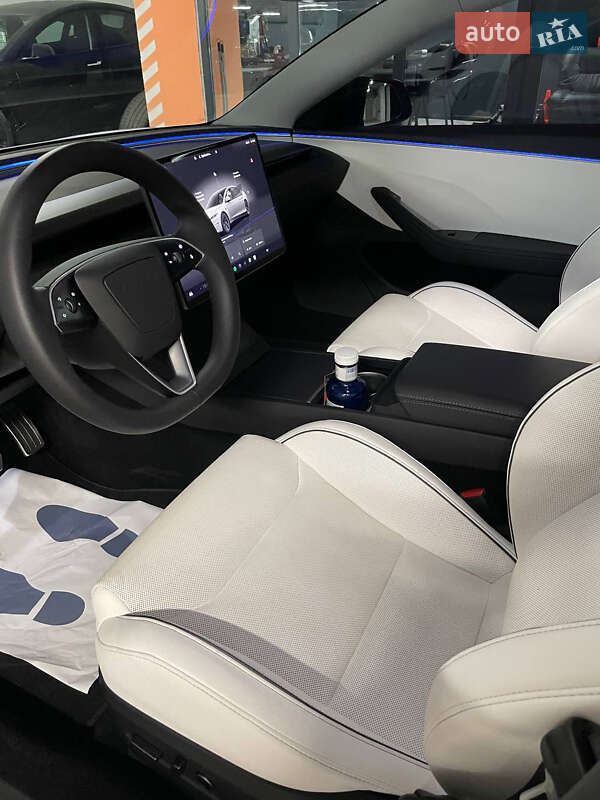 Седан Tesla Model 3 2024 в Києві