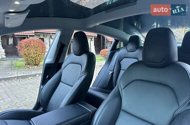 Седан Tesla Model 3 2024 в Львове