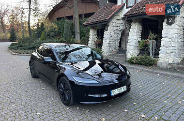 Седан Tesla Model 3 2024 в Львове