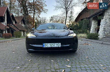 Седан Tesla Model 3 2024 в Львове