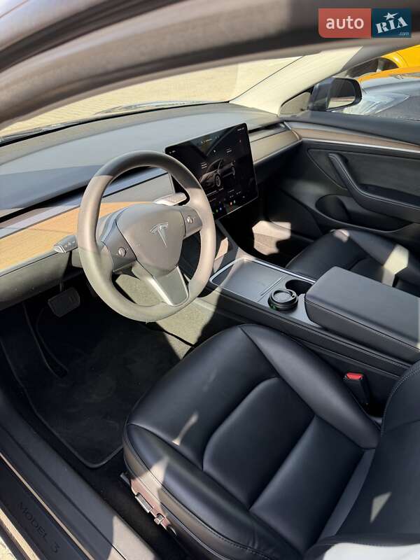 Седан Tesla Model 3 2023 в Одесі