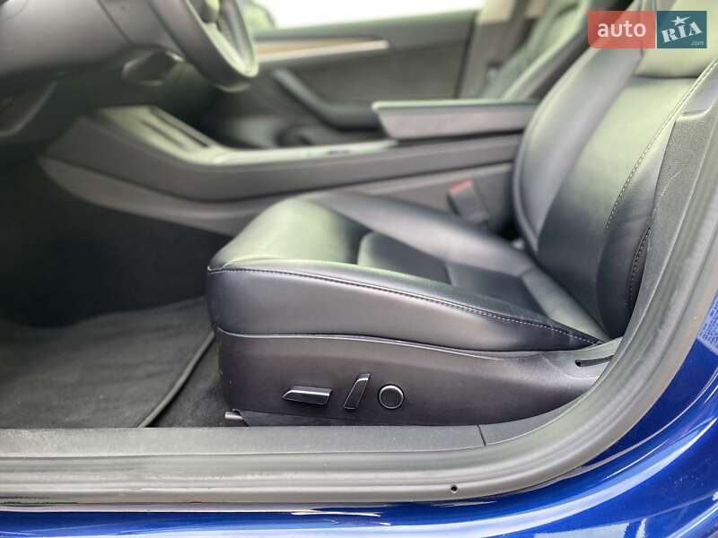 Седан Tesla Model 3 2022 в Кременчуге