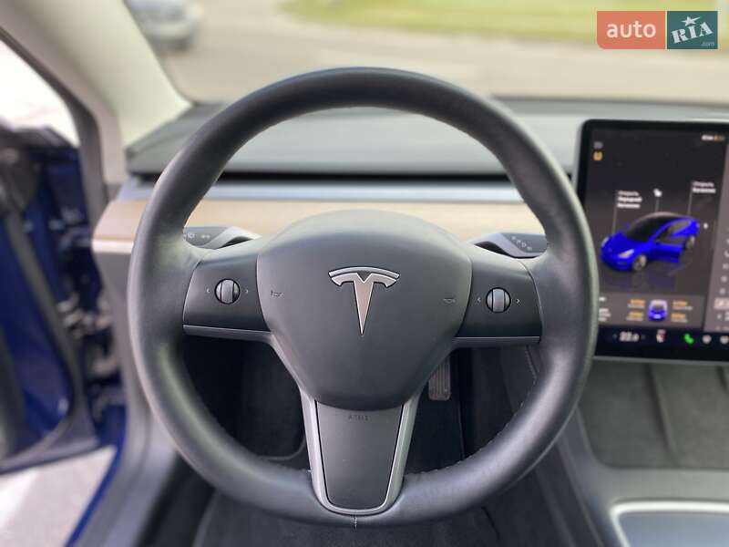 Седан Tesla Model 3 2022 в Кременчуге