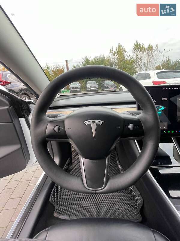 Седан Tesla Model 3 2018 в Львові фото 12 Седан Tesla Model 3 2018 в Львові