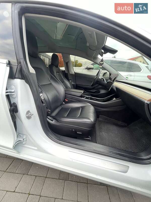 Седан Tesla Model 3 2018 в Львові фото 22 Седан Tesla Model 3 2018 в Львові