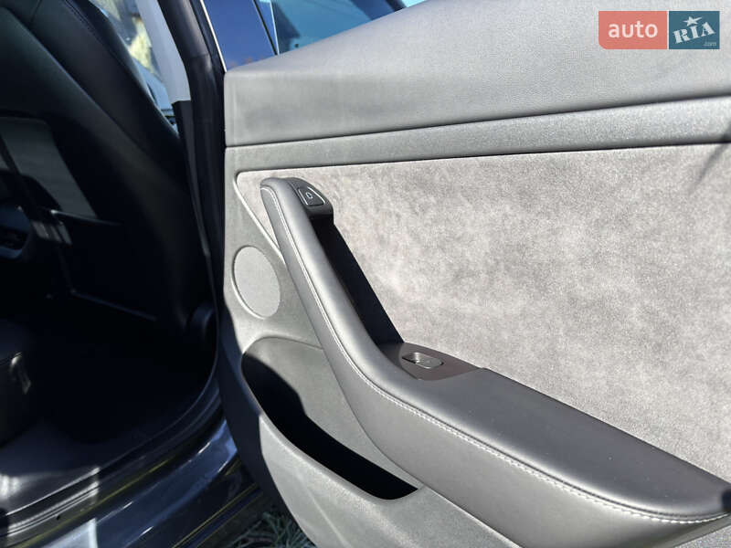 Седан Tesla Model 3 2021 в Ивано-Франковске