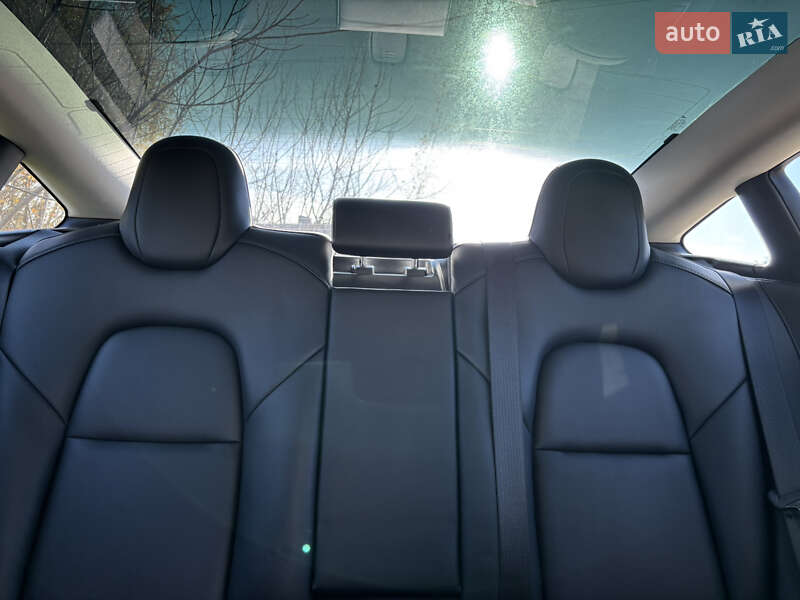 Седан Tesla Model 3 2021 в Ивано-Франковске