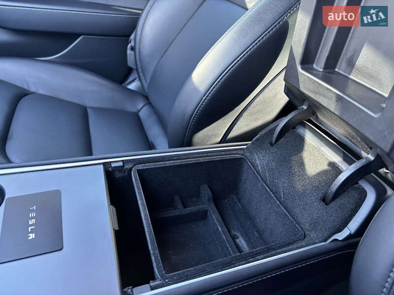 Седан Tesla Model 3 2021 в Ивано-Франковске