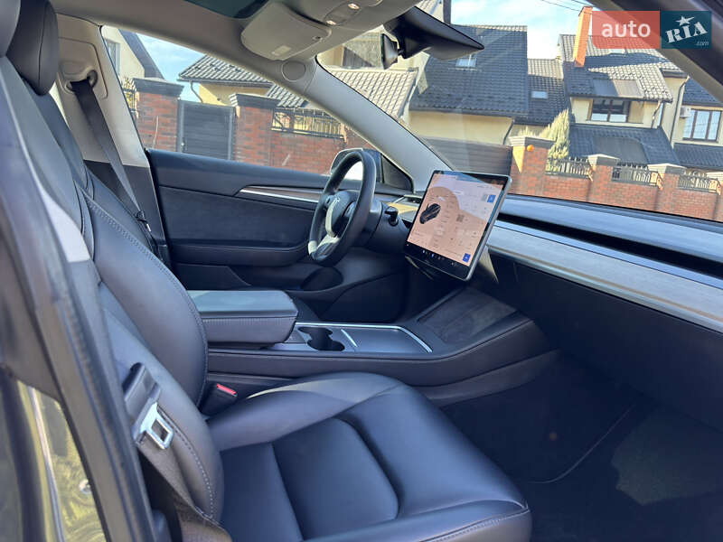 Седан Tesla Model 3 2021 в Ивано-Франковске