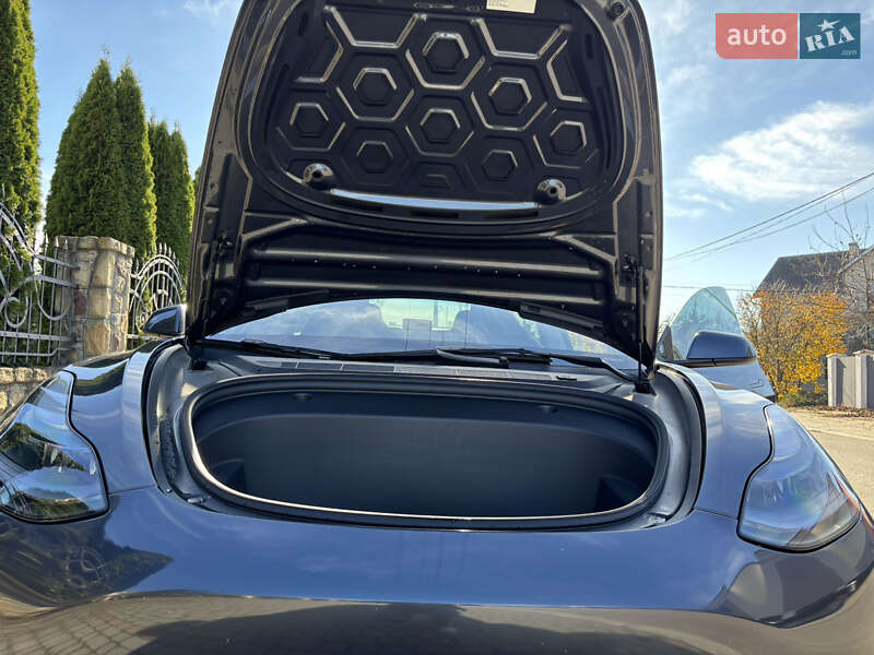 Седан Tesla Model 3 2021 в Ивано-Франковске