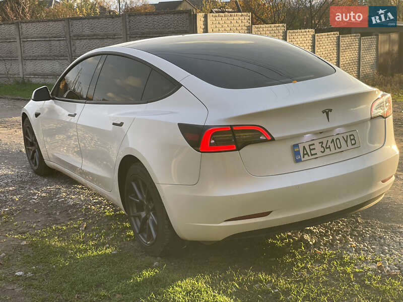 Седан Tesla Model 3 2022 в Днепре