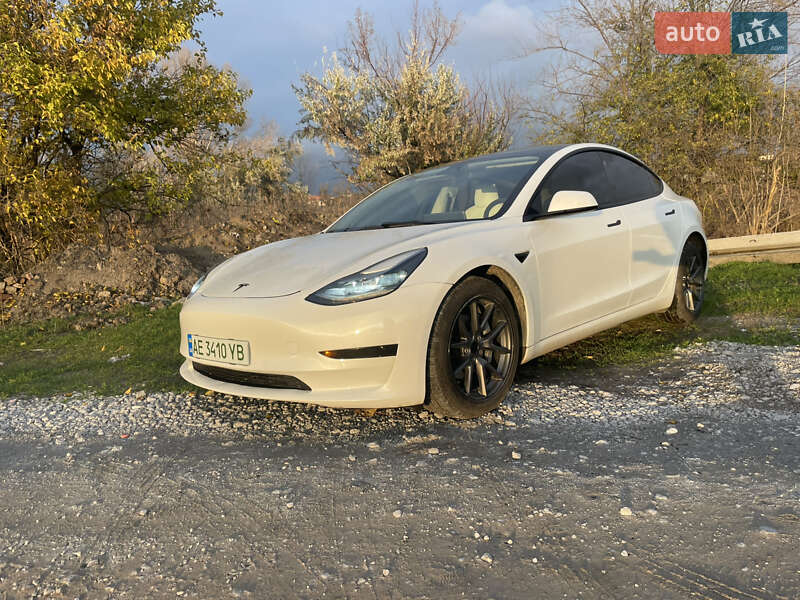 Седан Tesla Model 3 2022 в Днепре