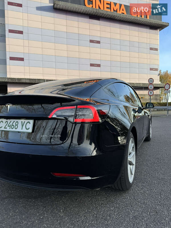 Седан Tesla Model 3 2021 в Івано-Франківську