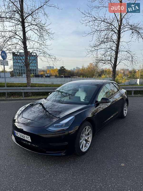 Седан Tesla Model 3 2021 в Івано-Франківську