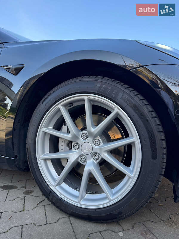 Седан Tesla Model 3 2021 в Івано-Франківську