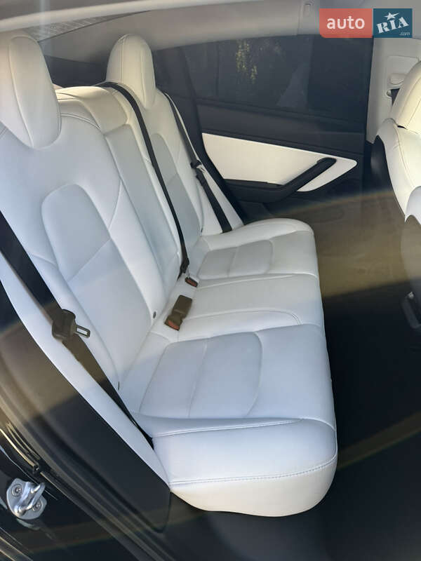 Седан Tesla Model 3 2021 в Івано-Франківську