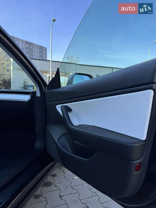 Седан Tesla Model 3 2021 в Івано-Франківську