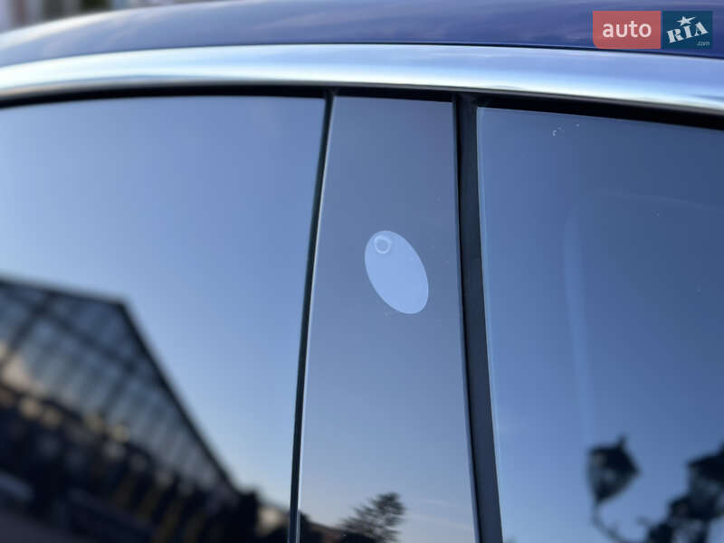 Седан Tesla Model 3 2020 в Стрию