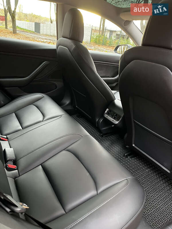 Седан Tesla Model 3 2019 в Харкові