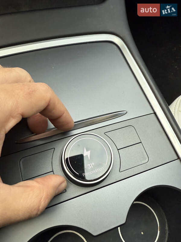 Седан Tesla Model 3 2022 в Харькове