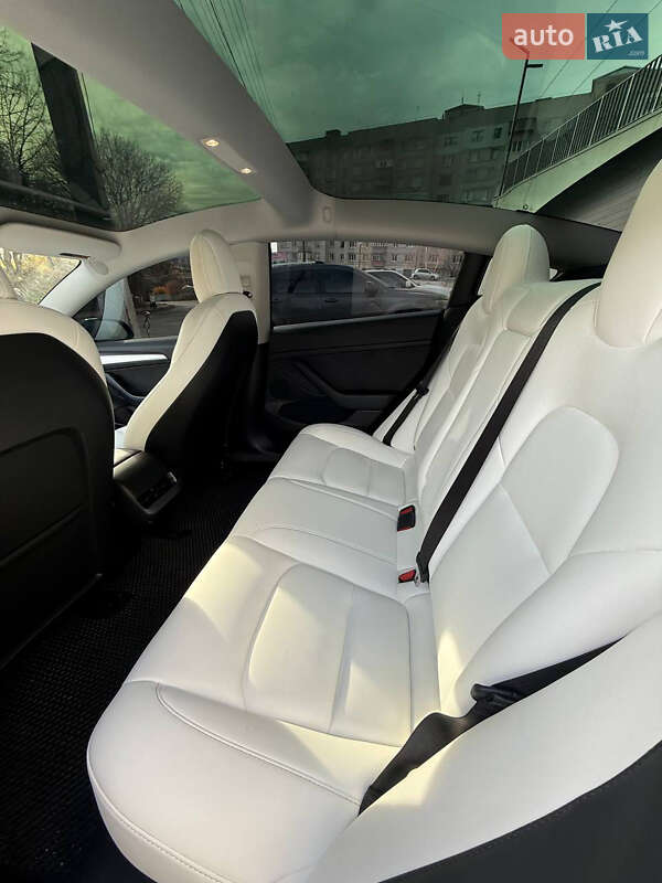 Седан Tesla Model 3 2021 в Фастове