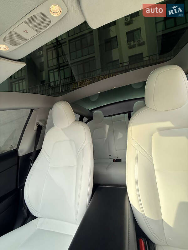 Седан Tesla Model 3 2021 в Фастове