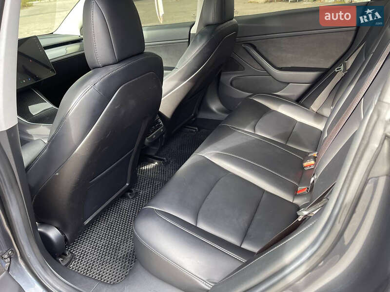 Седан Tesla Model 3 2018 в Золотоноше