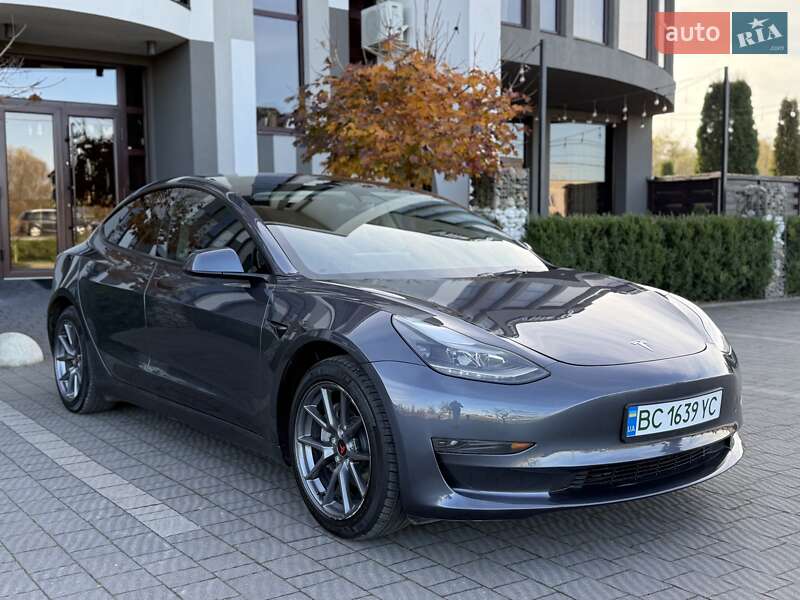 Седан Tesla Model 3 2023 в Стрые