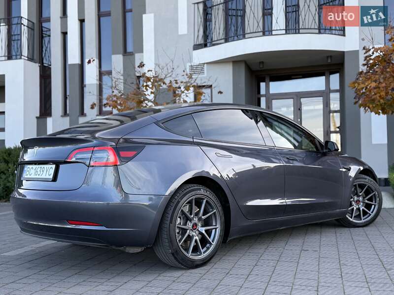 Седан Tesla Model 3 2023 в Стрые