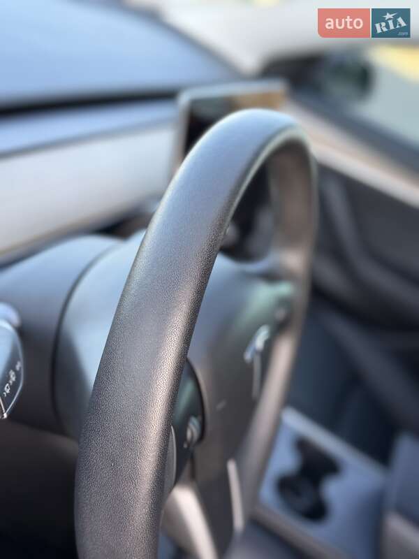 Седан Tesla Model 3 2023 в Стрые