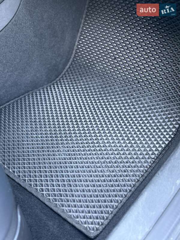 Седан Tesla Model 3 2023 в Стрые