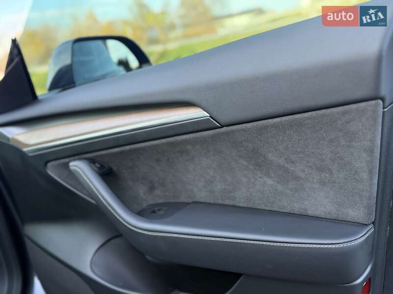 Седан Tesla Model 3 2023 в Стрые