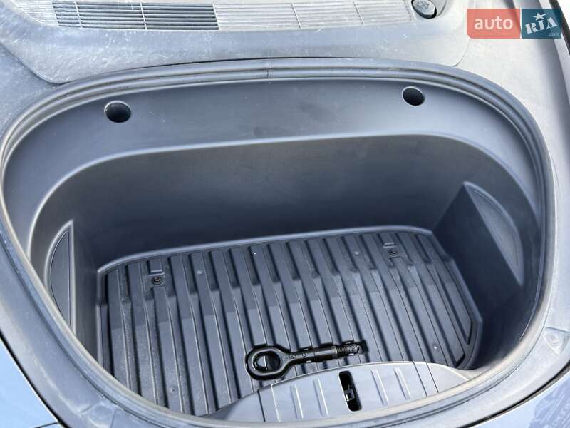 Седан Tesla Model 3 2023 в Стрые