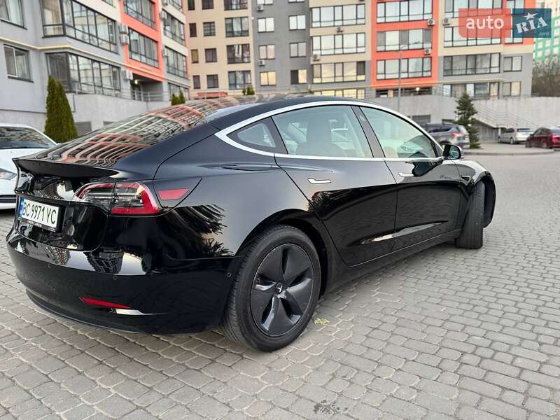 Седан Tesla Model 3 2018 в Львове