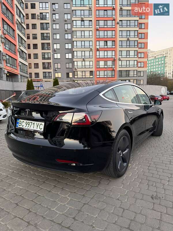 Седан Tesla Model 3 2018 в Львове