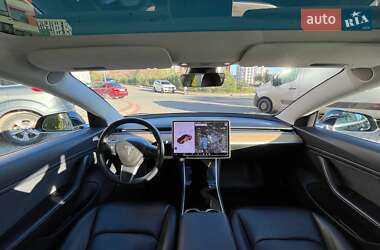 Седан Tesla Model 3 2018 в Львові