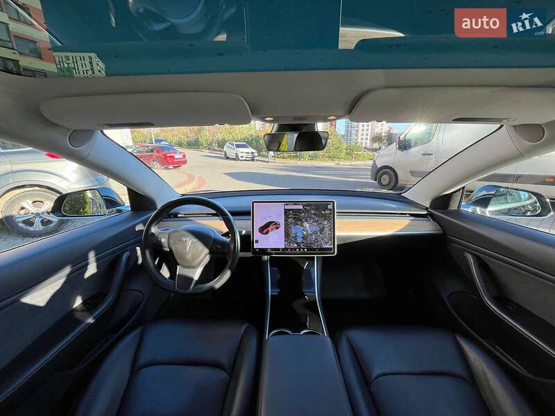 Седан Tesla Model 3 2018 в Львове