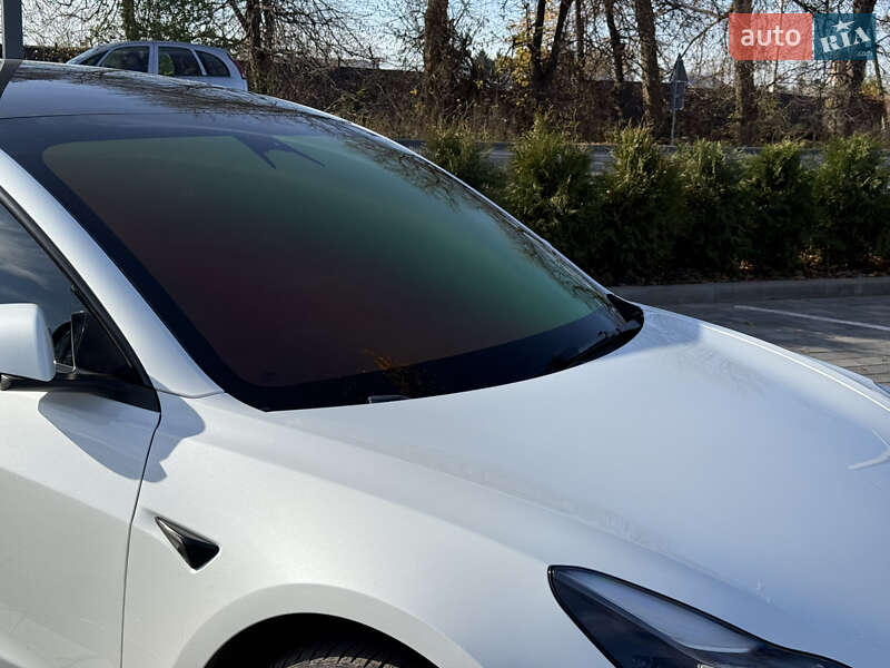Седан Tesla Model 3 2023 в Виннице