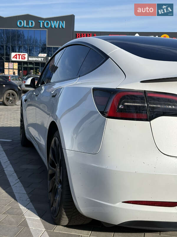 Седан Tesla Model 3 2023 в Виннице