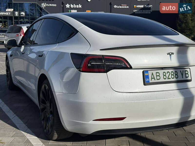Седан Tesla Model 3 2023 в Виннице
