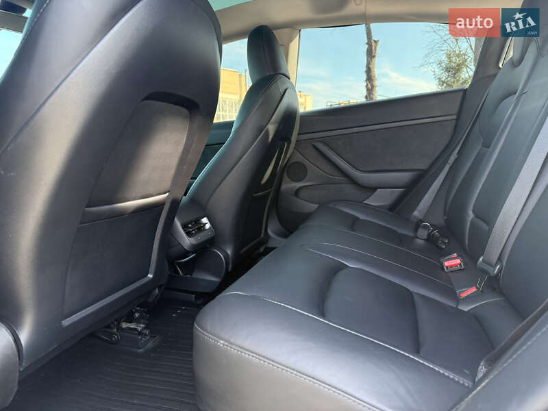 Седан Tesla Model 3 2023 в Виннице