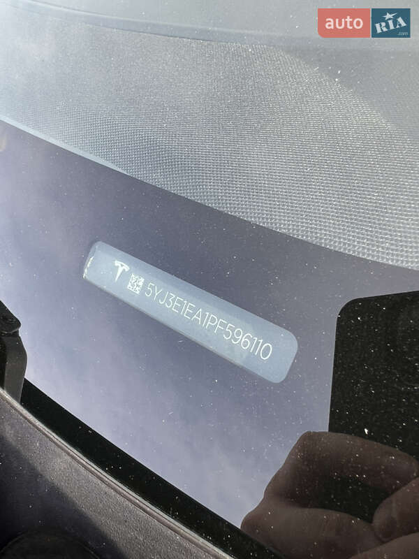 Седан Tesla Model 3 2023 в Львове