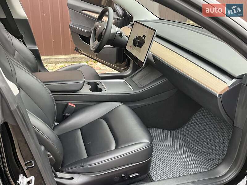 Седан Tesla Model 3 2022 в Киеве