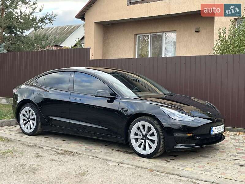 Седан Tesla Model 3 2022 в Киеве