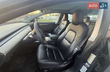 Седан Tesla Model 3 2022 в Львове