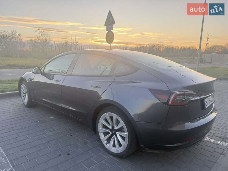 Седан Tesla Model 3 2022 в Львові
