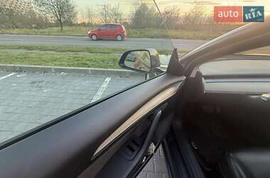 Седан Tesla Model 3 2022 в Львове